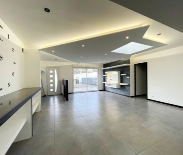 Location Appartement 5 pièces 84m² LE MAY SUR EVRE 49122 - Photo 1