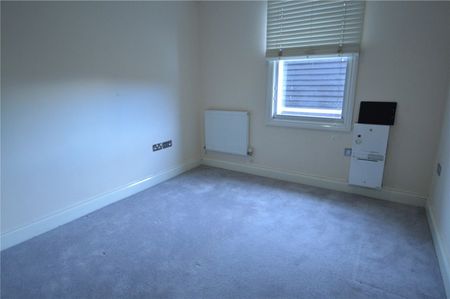 White Hart House, Colnbrook, Berkshire,SL3 - Photo 2