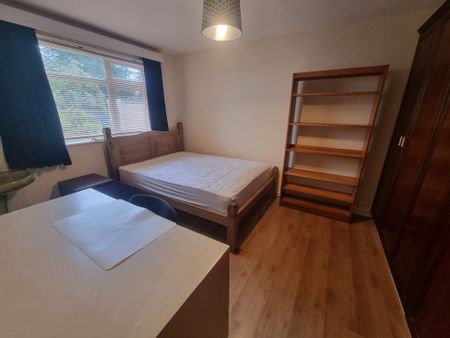 4 Bed Student Accommodation - Photo 2