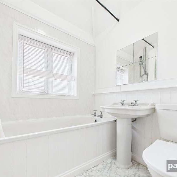 Tamarisk Avenue, Reading, Berkshire, RG2 - Photo 1