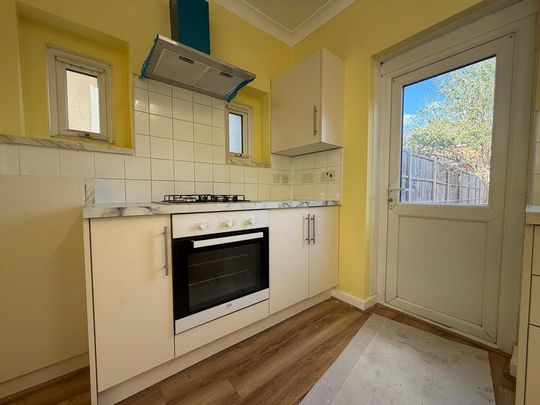 3 bedroom semi-detached house to rent - Photo 1