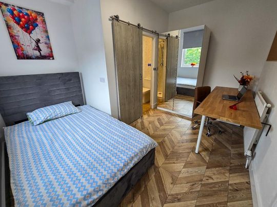 5 bedroom end of terrace house to rent - Photo 1