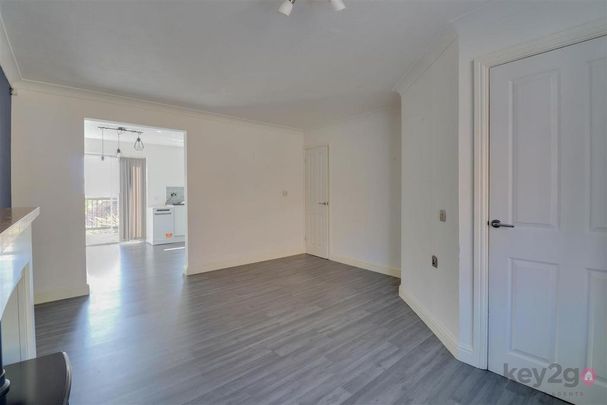 3 bedroom semi-detached house to rent - Photo 1