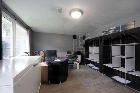 Crowther Avenue, TW8 - Photo 2