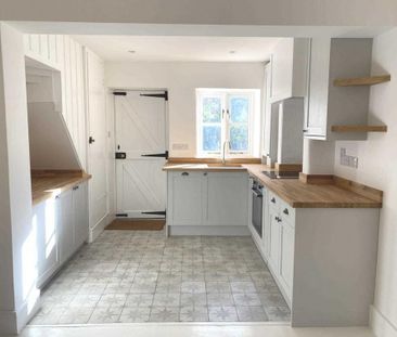 2 bedroom end of terrace house to rent - Photo 2