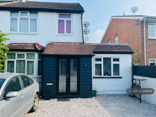 1 bedroom in a house share to rent - Photo 1