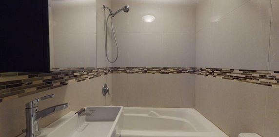 4 1/2 Park Avenue Apartment - Photo 2