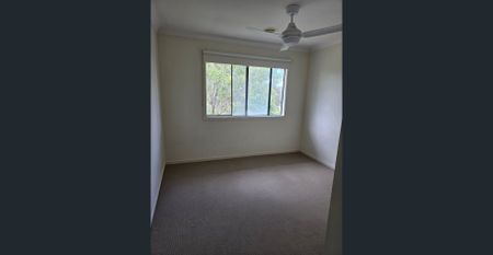 Comfortable townhouse worth an inspection - Photo 4