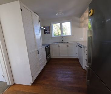 One bedroom cottage in fantastic location in Raumati Beach - Photo 4