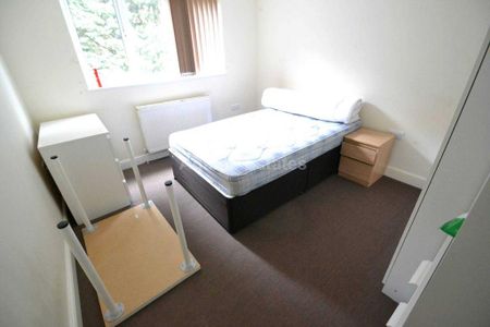 5 bedroom semi-detached house to rent - Photo 4