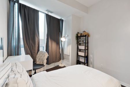 For Lease - 219 Fort York Boulevard Unit# 703, Toronto, Ontario - Photo 3