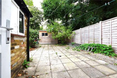 1 bedroom in a house share to rent - Photo 4