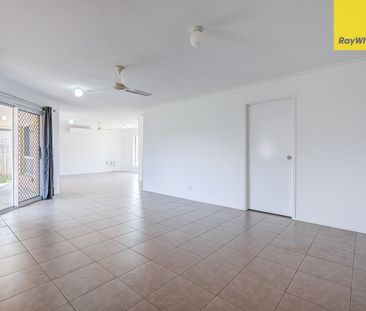 Family home with spacious living - Photo 6