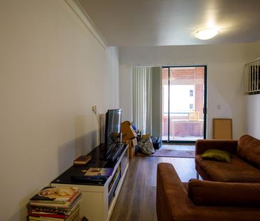 Redfern - Photo 2