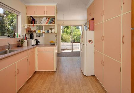 3 Bedroom Family Home - Photo 3