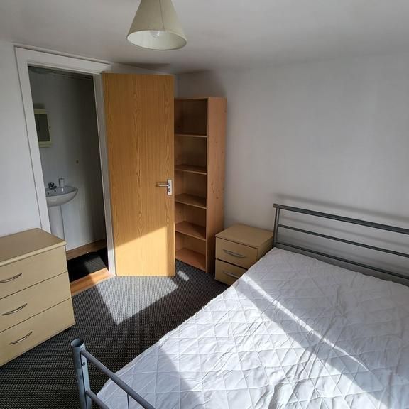 1 bedroom in a house share to rent - Photo 1