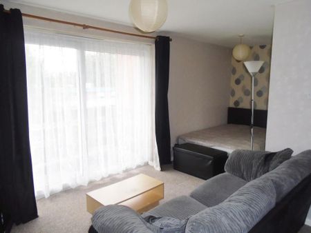 Studio to rent - Photo 2