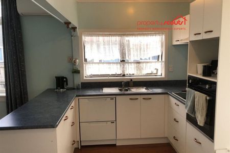 Tidy 3-Bedroom Home Close to Town - Photo 5