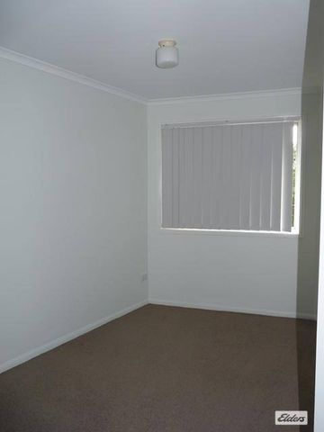 3 BEDROOM TOWNHOUSE WITH LOCK UP GARAGE - Photo 2