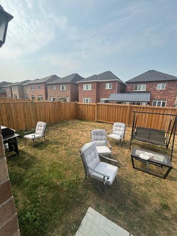 For Lease - 2300 Grainger Loop, Innisfil, Ontario - Photo 5