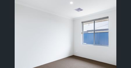 Spacious 4-Bedroom Home in a Dual key house with Natural Light and Modern Amenities - Photo 2