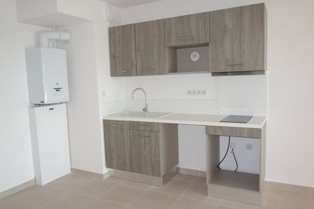 Location Appartement 2 pièces 42m² ST JEAN DE VEDAS 34430 - Photo 4
