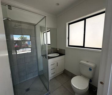Family Home - Photo 6