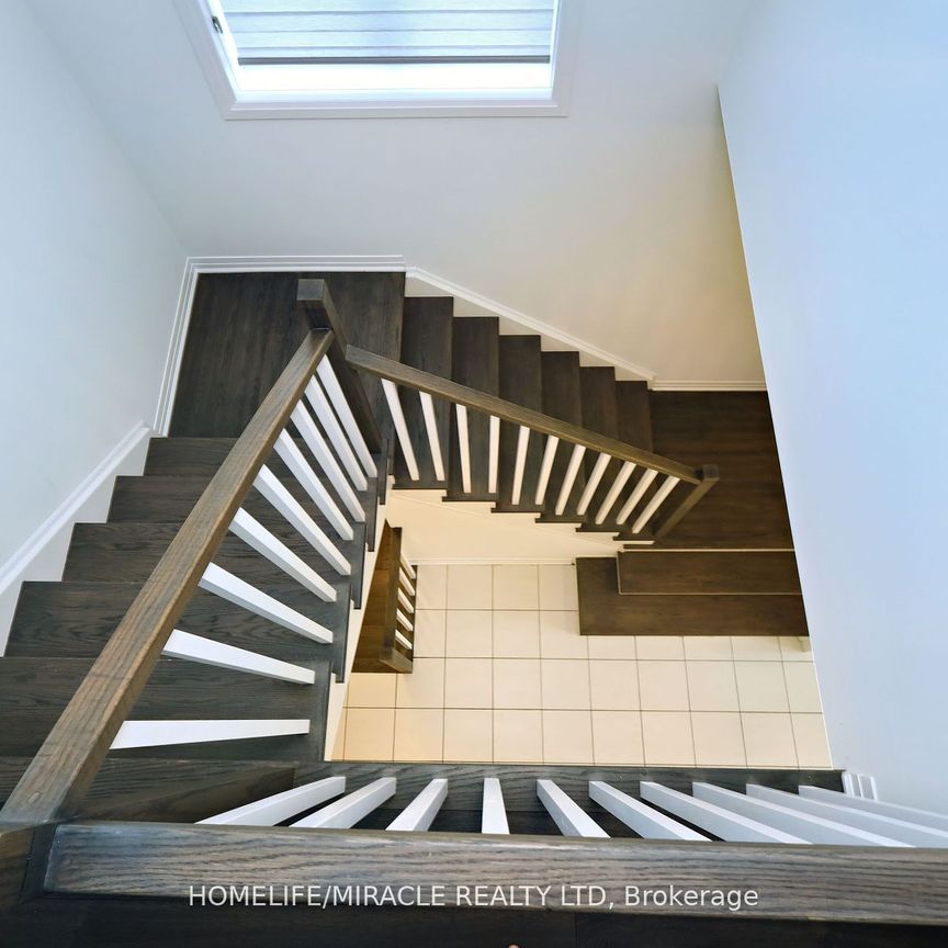 For Lease - 8 Copperhill Heights, Barrie, Ontario - Photo 1