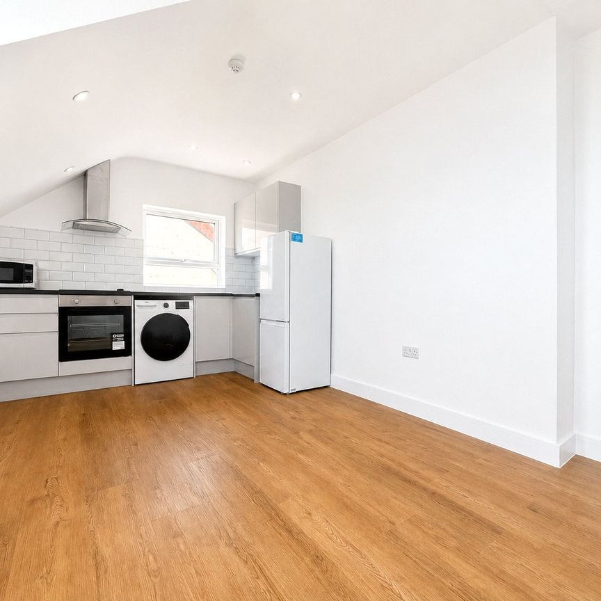 Hanworth Road, Hounslow, TW3 3TU - Photo 1
