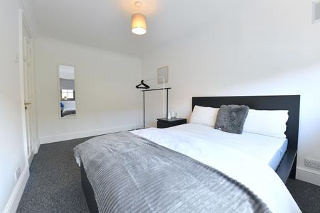 5 Bed Detached House, Barforth Road, SE15 - Photo 4