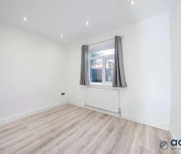 Kingsbury Road, London, NW9 - Photo 2