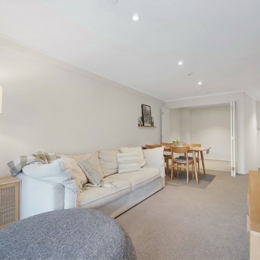 Sunny 1-Bedroom + Study Apartment with Car Park & Facilities - Photo 1