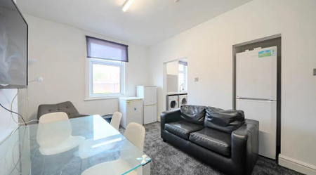 5 bedroom apartment to rent - Photo 2