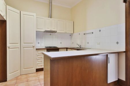 LOCATION & BIG ON SIZE! - Photo 4