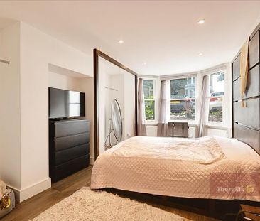 3 bedroom flat to rent - Photo 5