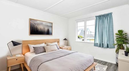 5 Bedrooms & Great Location - Photo 2