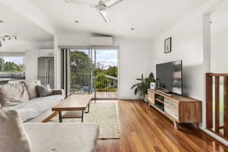 Stylish 3-Bedroom Entertainer in Prime Northside Location - Photo 2