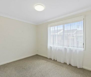 2 Bedroom with Single Lock-up Garage & Private Courtyard - Photo 5