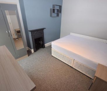 6 bedroom terraced house to rent - Photo 5