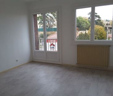 SALON DE PCE - Centre - Appartement 2 pièces - Photo 2