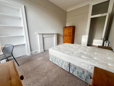 5 bedroom flat to rent - Photo 4