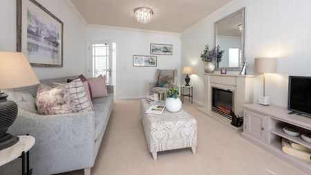 Langton Lodge, Staines-Upon-Thames, Surrey - Photo 2