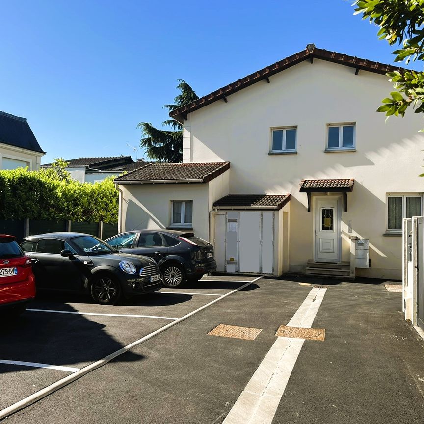 Location Appartement 2 pièces 38m² ST MAUR DES FOSSES 94100 - Photo 1