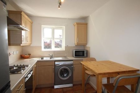 2 bedroom flat to rent - Photo 4