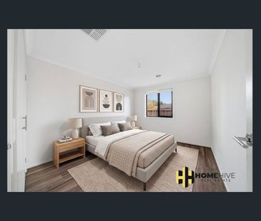Spacious 3-Bedroom Home with Double Garage in Werribee - Photo 4
