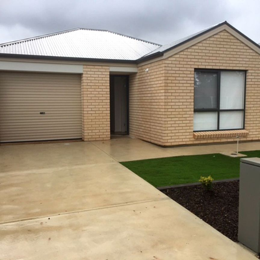 Modern 3-Bedroom Home in a Quiet, Convenient Location - Photo 1