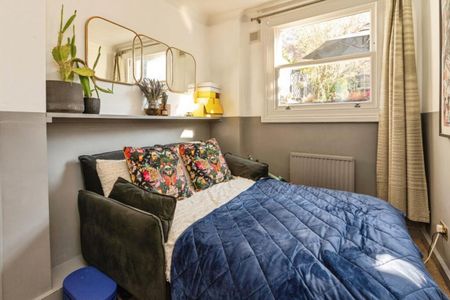 3 Bedroom Apartment - Conversion To Let - Photo 5