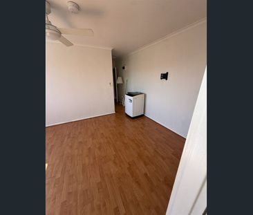 SPACIOUS ONE BEDROOM APARTMENT IN EXCELLENT CONDITION - Photo 6