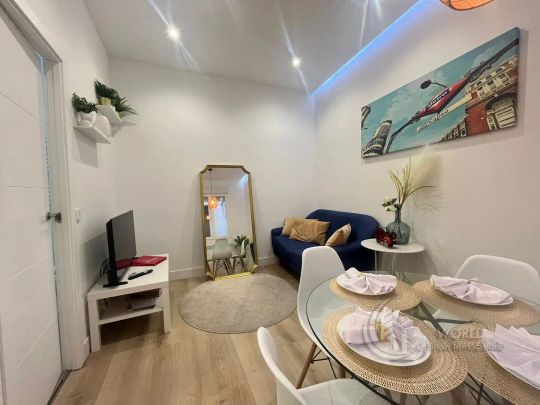 Piso de alquiler en Calle de Fomento, Palacio - Photo 1