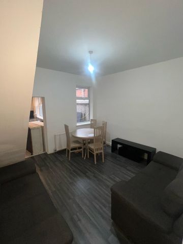 Room in a Shared House, Romney Street, M6 - Photo 4